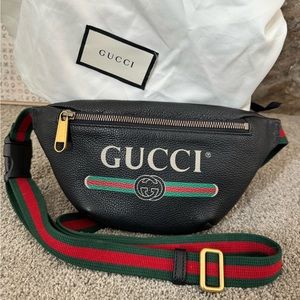 Gucci print belt bag. Vintage logo small black.